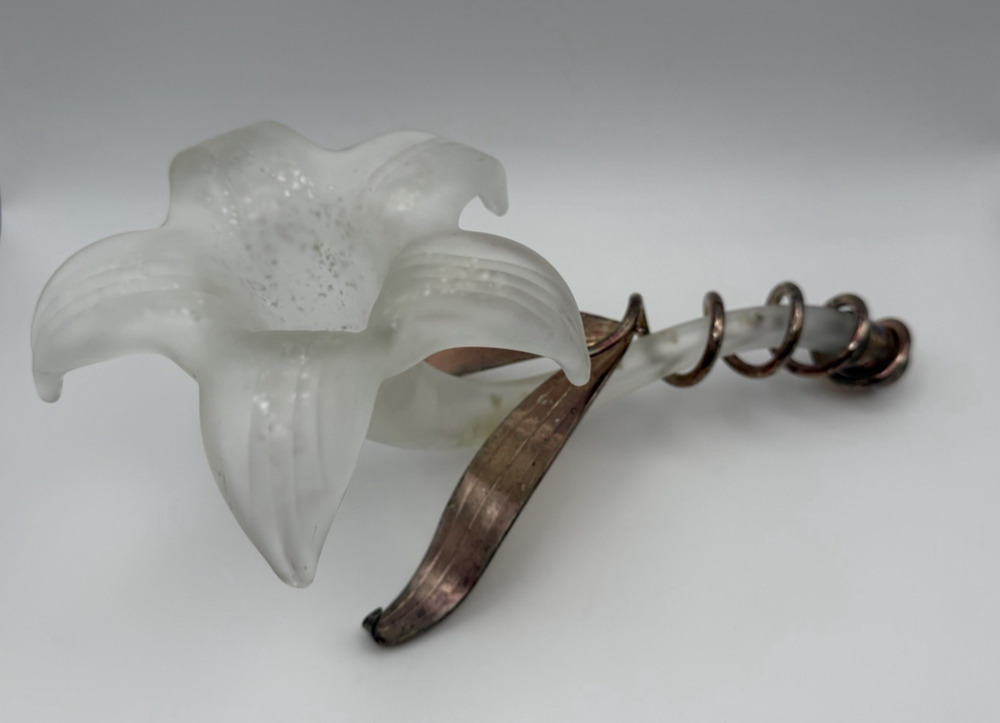 Oneida Frosted Speckled Glass Lily Bud Vase Silver Plated Stem Leaf Base